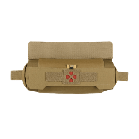 M-Tac Horizontal Medical Pouch ROLL Elite Cordura 500D:llä, integroitu taktiseen varusteeseen, edestä nähtynä.
