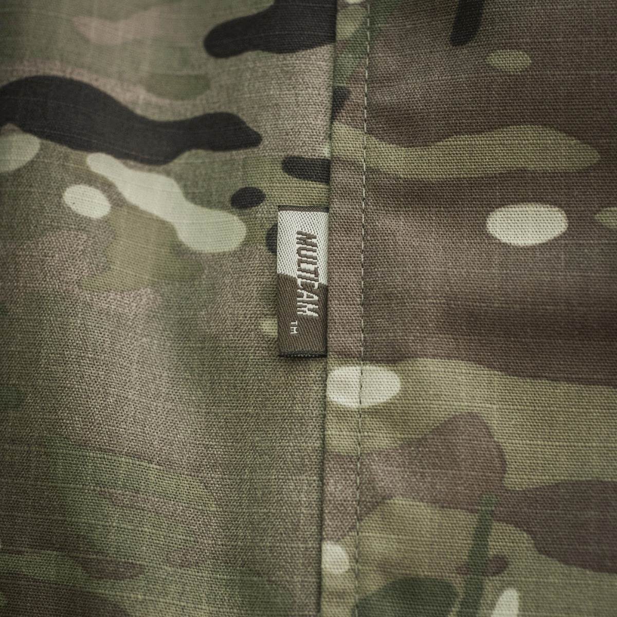 Nærbillede af M-Tac Jakke Sturm Gen.II NYCO Extreme i Multicam med NIR-teknologi, optimal til alle terræner og lysforhold.