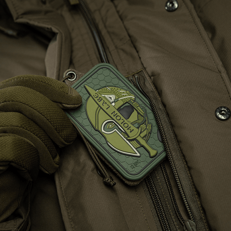 M-Tac Patch Molon Labe 3D PVC taktinen moraalipatch, vihreä kuminen PVC, kiinnitetty takkiin Velcro-kiinnityksellä.