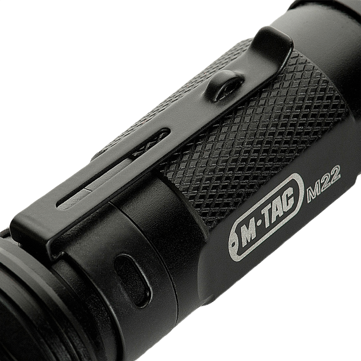 M-Tac Lommelygte M22-C i aluminiumlegering med XPE2-R3 LED, perfekt til taktisk brug og outdoor, sort design med bælteclips.