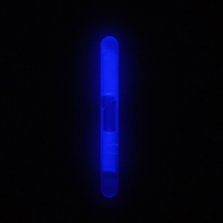 M-Tac Light Sticks 4,5x40 mm (10 kpl) sinisessä valossa, myrkytön ja palamaton, sopii pimeisiin tiloihin ja signaalointiin.
