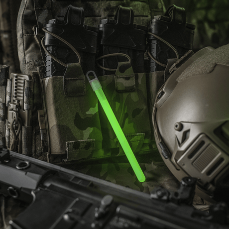 M-Tac Glow Stick 15 cm itsenäinen valonlähde kamuflaasivarusteissa, myrkytön, valaisee pimeitä alueita ja lähettää signaaleja, pitkä säilyvyysaika.