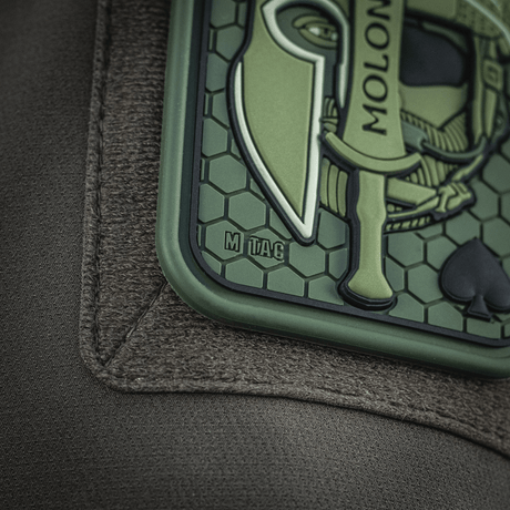 M-Tac Patch Molon Labe 3D PVC Velcro-kiinnityksellä, spartalaisesta innoituksestaan, näyttää yksityiskohtaisen kumimuotoilun, sopii taktiseen varustukseen.