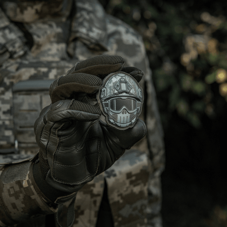 M-Tac Patch Emoji #20 3D-efektillä, PVC ja Velcro, pidetään camo-asussa — sopii vaatteisiin, laukkuun tai taktisiin varusteisiin.
