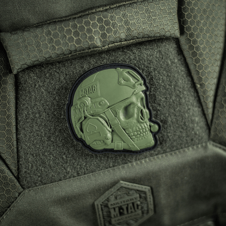 M-Tac Patch Operator 3D PVC Velcro-kiinnityksellä, realistinen muotoilu, kiinnitetty taktiseen varusteeseen oliivinvihreänä, 6x7 cm moraalimerkki.