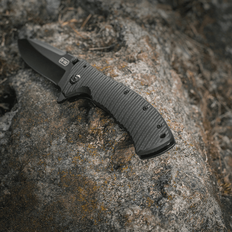 M-Tac Outdoor & Militær Type 7 kivellä, kevyt muotoilu, musta terä kromiruostumattomasta teräksestä, frame-lock-mekanismi.
