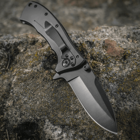 M-Tac Outdoor & Militær Type 7 kivellä, aggressiivinen muotoilu ja kromiruostumaton teräs taktiseen käyttöön.