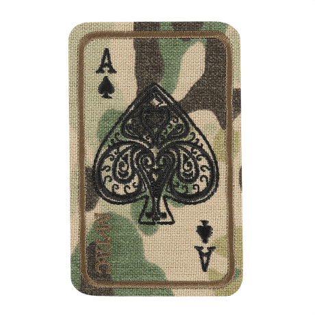 M-Tac Patch Ace Of Spades (broderi) – kestävä Cordura 500D, kirjailtu kuvio ja Velcro‑kiinnitys, maastovärit.