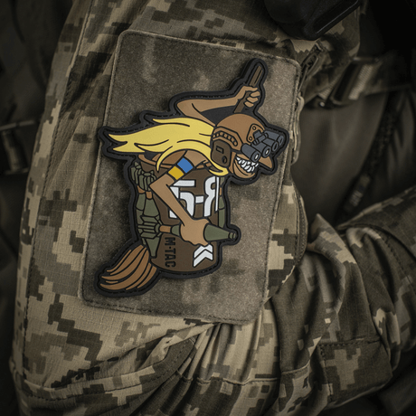 M‑Tac Patch Baba-Yaga Vertical sotilaiden vaatteissa innoittajana ukrainalaiset UAV-operaattorit, GPNVG-18 yökamera ja PG-7M kranaatit.