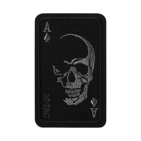 M-Tac Patch Face of War (kirjonta) pääkallokuvio kirjottuna mustalle Ace of Spades -taustalle, Vietnam-sotaa inspiroiva, kiinnittyy Velcrolla.