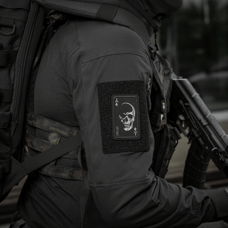 M-Tac Patch Face of War (Broderi) kirjailtu kallo ace of spades -kortissa kiinnitettynä vaatteeseen. Cordura 500D, symboloi rohkeutta.
