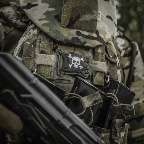 M-Tac Patch Jolly Roger PVC taktisiin varusteisiin maastokuvioinnilla, symboloi seikkailunhalua ja päättäväisyyttä.