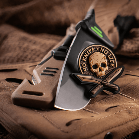 M-Tac Patch No Knife – No Life 3d PVC kumitarrа veitsellä ja pääkallolla, velcro-kiinnitys, 50x50 mm