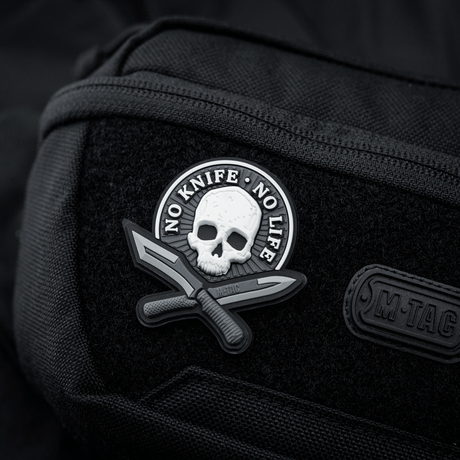 M-Tac Patch No Knife – No Life 3D PVC taktinen moraalimerkki veitsi- ja kallokuvio mustassa laukussa Velcro-kiinnityksellä