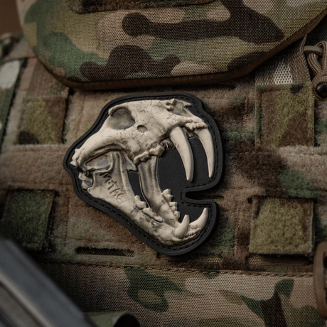 M‑Tac Patch Old Tiger tigerikranium-designilla maastovarusteissa, 3D-efekti PVC-patch ukrainalaisille sotilaille kunniaksi, kiinnitetään velcrolla.