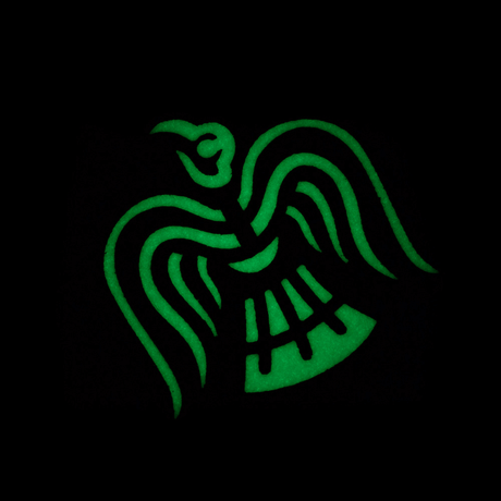 M-Tac Patch Ravneflag Laser Cut – viikinkilippu ja musta korppi valoefektissä, viestii sodanhimosta ja voitosta, sopii univormuun ja varusteisiin.
