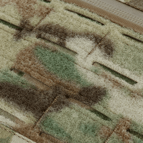 Lähikuva M-Tac Plate Carrier Cuirass Elite Gen.II:stä camo-kuviossa, Cordura 500D -materiaali ja sisäinen 3D-verkkovuori.