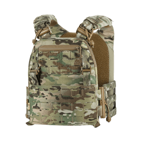 M-Tac Plate Carrier Cuirass FAST Elite Gen.II camo-kuviossa, suunniteltu ESAPI Medium -levyille, pikalukot ja säädettävät remmit.