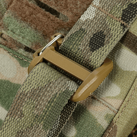 Lukitusmekanismi M-Tac Plate Carrier Cuirass FAST Elite Gen.II:ssä camo-designilla ja kestävin materiaalein.