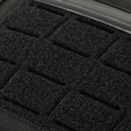 Yksityiskohta M-Tac Plate Carrier Cuirass FAST QRS XL Gen.II: Cordura 500D ja musta tarrapinta.