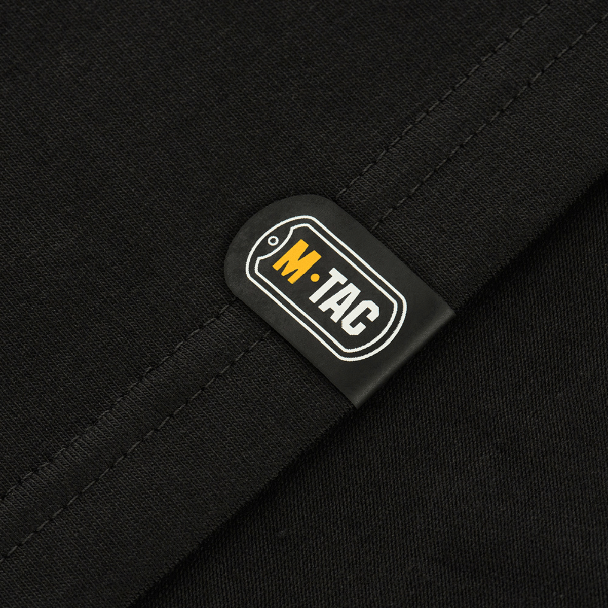 M-Tac Raglan T-Shirt 93/7 close-up af mærkning, der viser den høje kvalitet af 93% bomuld og 7% elastan materialet