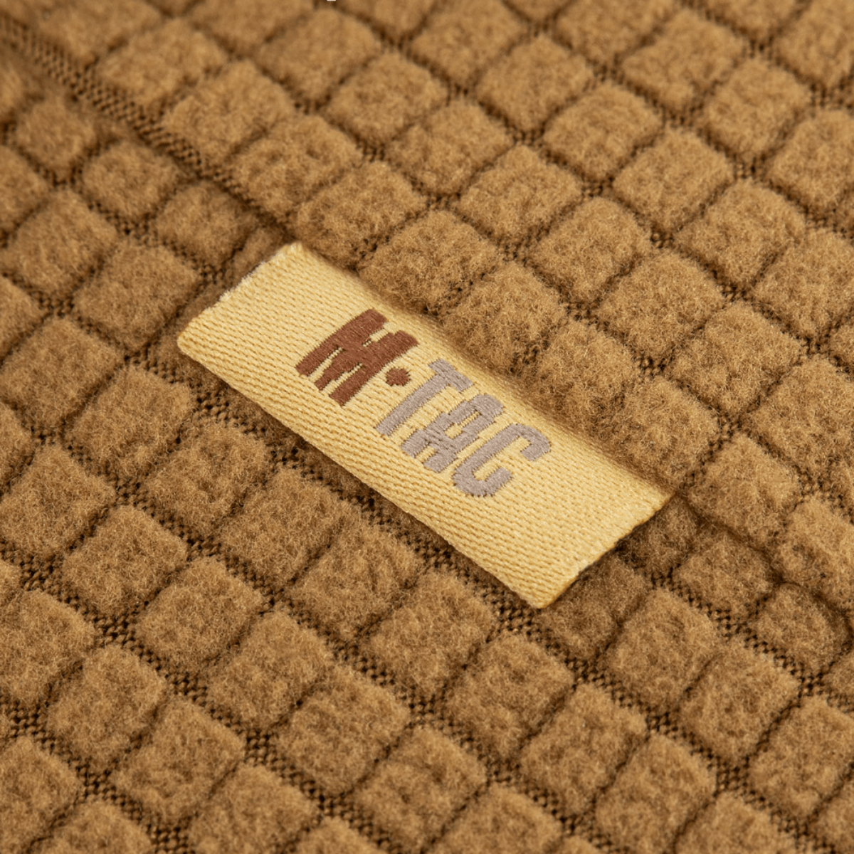 Nærbillede af M-Tac Rip-Stop Fleece Hjelmliner, behagelig og varm, ideel til kolde vejrforhold.