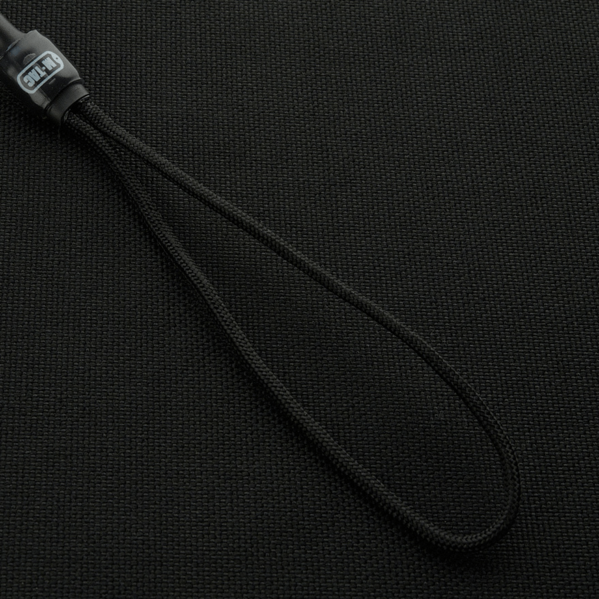 M-Tac Safety Cord Medium Kombineret med D-ring designet til sikkerhed, fastgørelse og forebyggelse af tab med MOLLE-system.