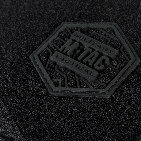 Lähikuva M-Tac Sling -pistoolilaukku Elite Hex Velcro, Velcro-logo mustassa Cordura-kankaassa.