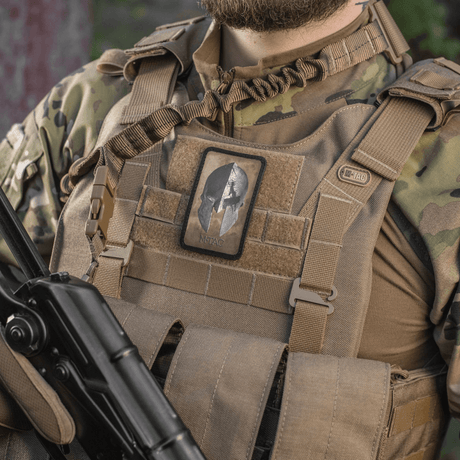 M-Tac Spartan Hjelm Patch kiinnitetty taktiseen liiviin, symboloi rohkeutta ja voimaa, vintage-design, kestävä Cordura 500D.