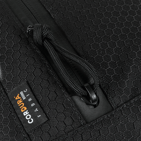 M-Tac Sphaera Hex Hardsling Bag Large Elite Cordura-yksityiskohdilla, lähikuva vetoketjusta.
