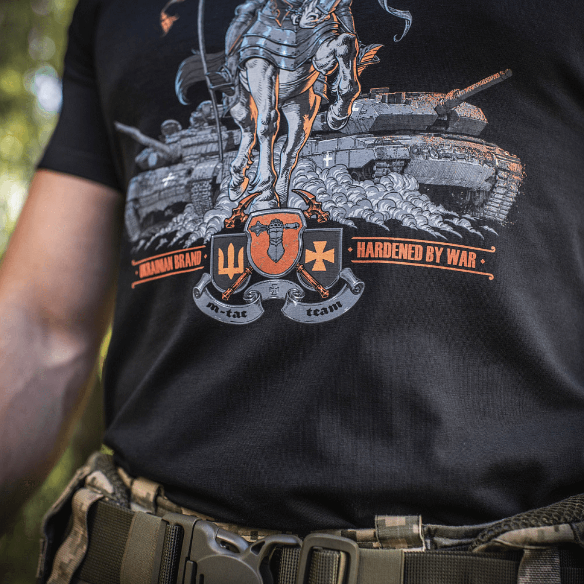 M-Tac T-Shirt Steel Knight med ridder og pansret køretøj print