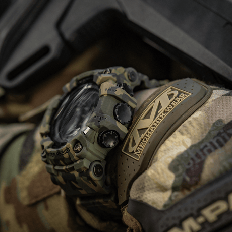 M-Tac Tactical Ur 2037 vankka muotoilu, kompassi, LED-taustavalo ja sekuntikello. Sopii ulko- ja taktiseen käyttöön.