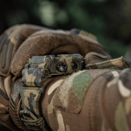 M-Tac Tactical Ur 2037 – robustinen kello camo-kuosilla, sopii taktiseen käyttöön ja arkeen, ominaisuuksiin kuuluu kompassi.