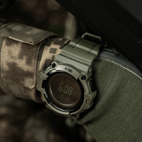 M-Tac Tactical Ur med Kompas 2233 – kestävä kello ulko- ja taktiseen käyttöön, LED ja vedenkestävä muotoilu, sopii päivittäiseen käyttöön.