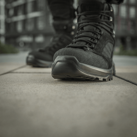 Lähikuva M-Tac Taktiske Demi-Season Støvler Pro Line -kengästä, kestävä suede- ja Cordura sekä Vibram-pohja taktisiin tarkoituksiin.