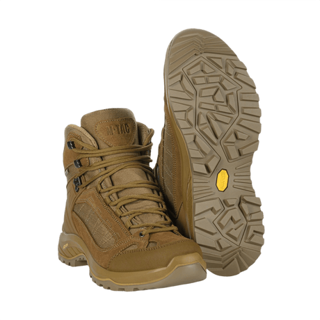 M-Tac Taktiske Demi-Season Støvler Pro Line ruskeana, kestävä suede ja Vibram-pohja maksimaaliseen mukavuuteen ja vakauteen.