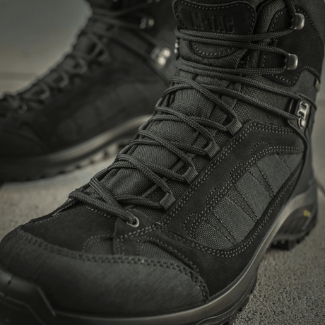 M-Tac Taktiske Demi-Season Støvler Pro Line mustassa suede- ja Cordura-versiossa, Vibram-pohja mukavuuteen ja kestävyyteen.