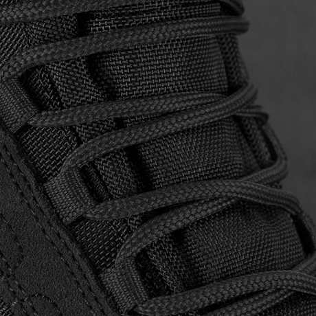 Lähikuva nauhoista M-Tac Taktiske Demi-Season Støvler Pro Line -kengissä, musta Cordura- ja suede-materiaali.