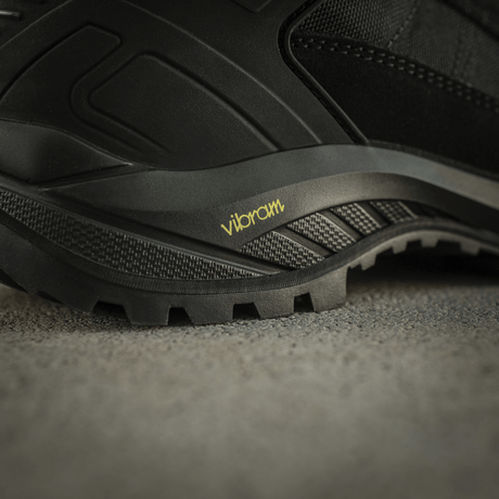 M-Tac Taktiske Demi-Season Støvler Pro Line patentoitu Vibram-pohja tarjoaa optimaalisen pidon ja vakauden kaikilla pinnoilla.