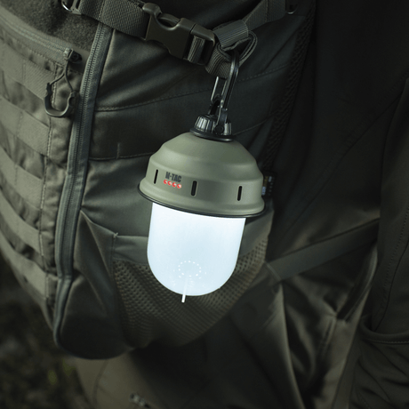 M-Tac retkeilyriippuvalaisin roikkuu repusta, ihanteellinen retkeilyyn ja metsästykseen. LED-valo kolmella toiminnolla, USB-lataus, kestävä ja toimiva.