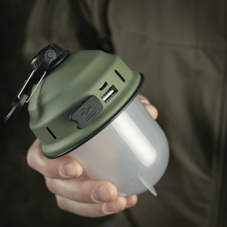 M-Tac retkeilyriippuvalaisin retrotyylillä, moderni LED-tekniikka ja USB-lataus, täydellinen retkeilyyn, kalastukseen ja metsästykseen.