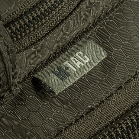 M-Tac Urban Line City Hunter Hexagon -laukku lähikuva vetoketjusta ja materiaalin yksityiskohdista.