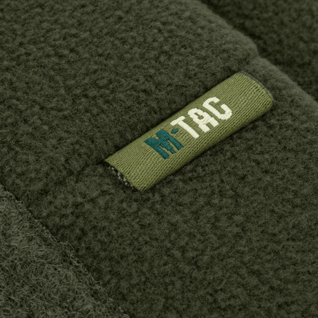 Nærbillede af M-Tac Watch Cap Elite Fleece Beanie Hat Velcro med velcro-paneldetaljer, ideel til koldt vejr og taktisk brug.