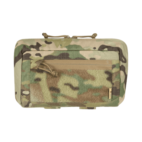 M-Tac Admin Pouch Large Elite Gen.II camokuosissa, suunniteltu säilytykseen AquaGuard-vetoketjulla ja Velcro-lisätarvikkeille.