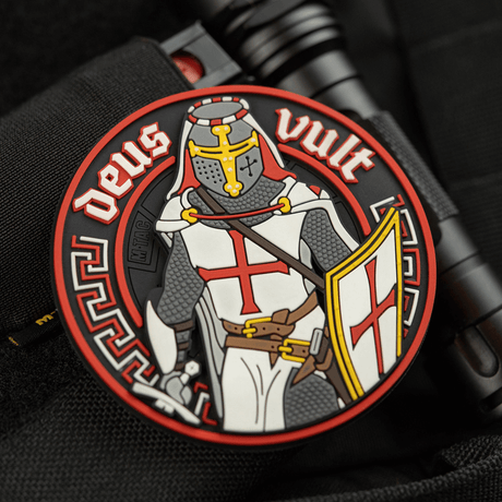 M-Tac Deus Vult 3D PVC patch ritari-aiheella ja Velcro-kiinnityksellä, sopii taktiseen ja ulkoilukäyttöön.