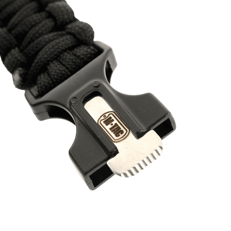 Lähikuva M-Tac Paracord-rannekorusta mustasta solkilukosta.