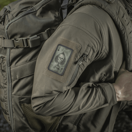 M-Tac Patch Ace of Spades kiinnitetty takkiin, Cordura 500D, vintage-ilme, symboloi taistelutahtoa ja päättäväisyyttä, Velcro-kiinnitys.