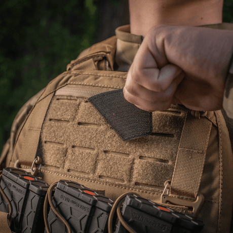 M-Tac Patch Ace of Spades taktillisessa liivissä, Velcro-kiinnitys, symboloi taistelutahtoa ja päättäväisyyttä, Cordura 500D, Pata-ässä ja kallo.