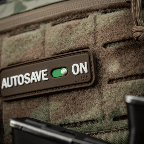 M-Tac Patch Autosave PVC 3d morale-patch, ruskea PVC, 8x2.5 cm, kiinnitetty taktiseen reppuun Velcrolla