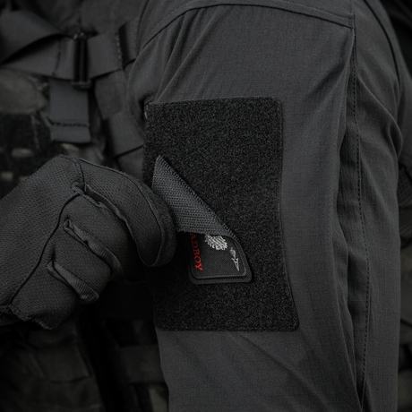 M-Tac Patch Bad Boy (Broderi) sotilasjakissa, kirjailtu jäniksen kallo ja pataässä -motiivi, kiinnitys Velcro, symboloi vapautta ja rohkeutta.